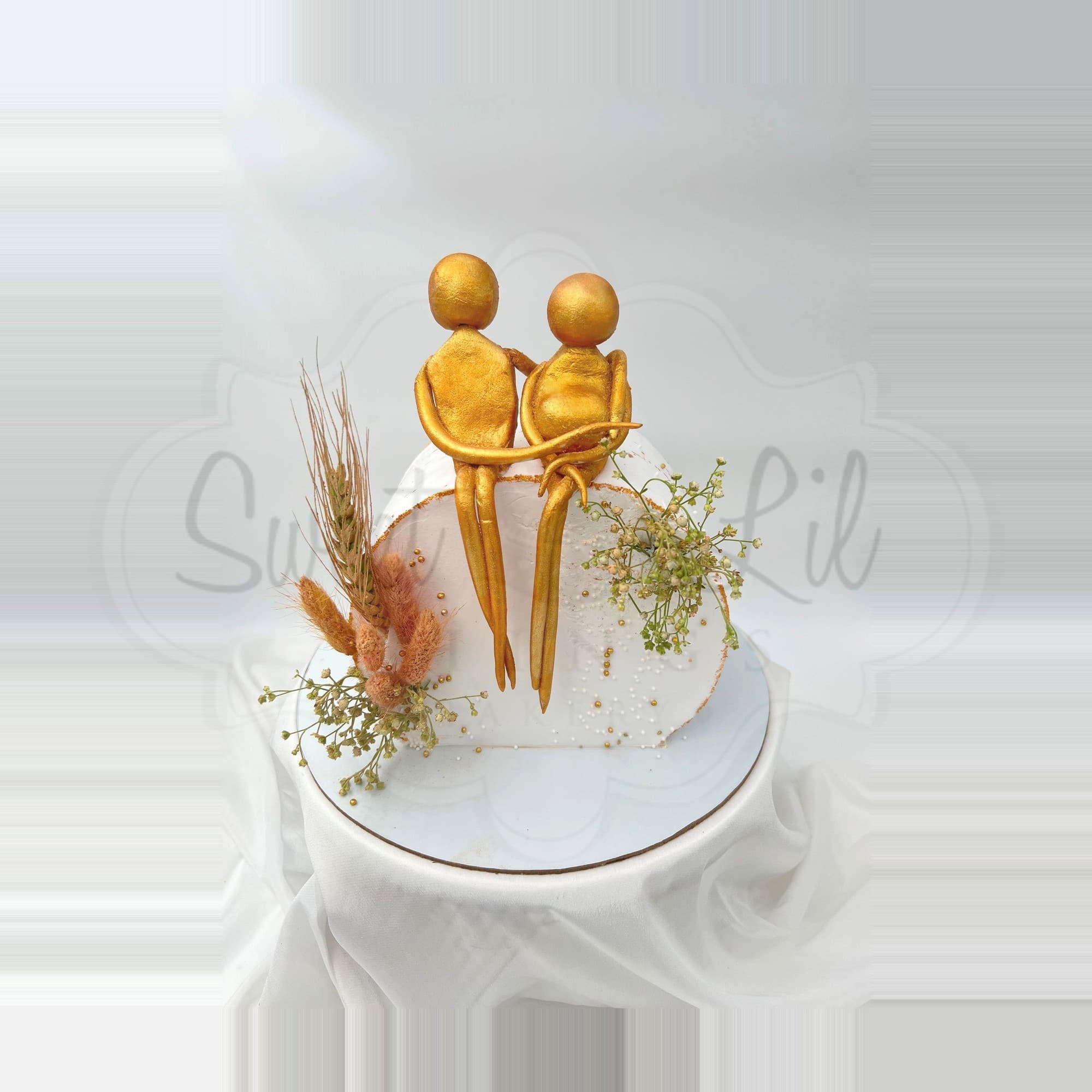 Minimal Gold Couple Anniversary Cake